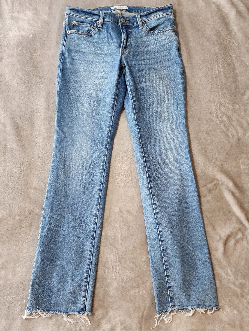 Lucky Brand Sweet Straight Jeans | 26 | Raw Hem